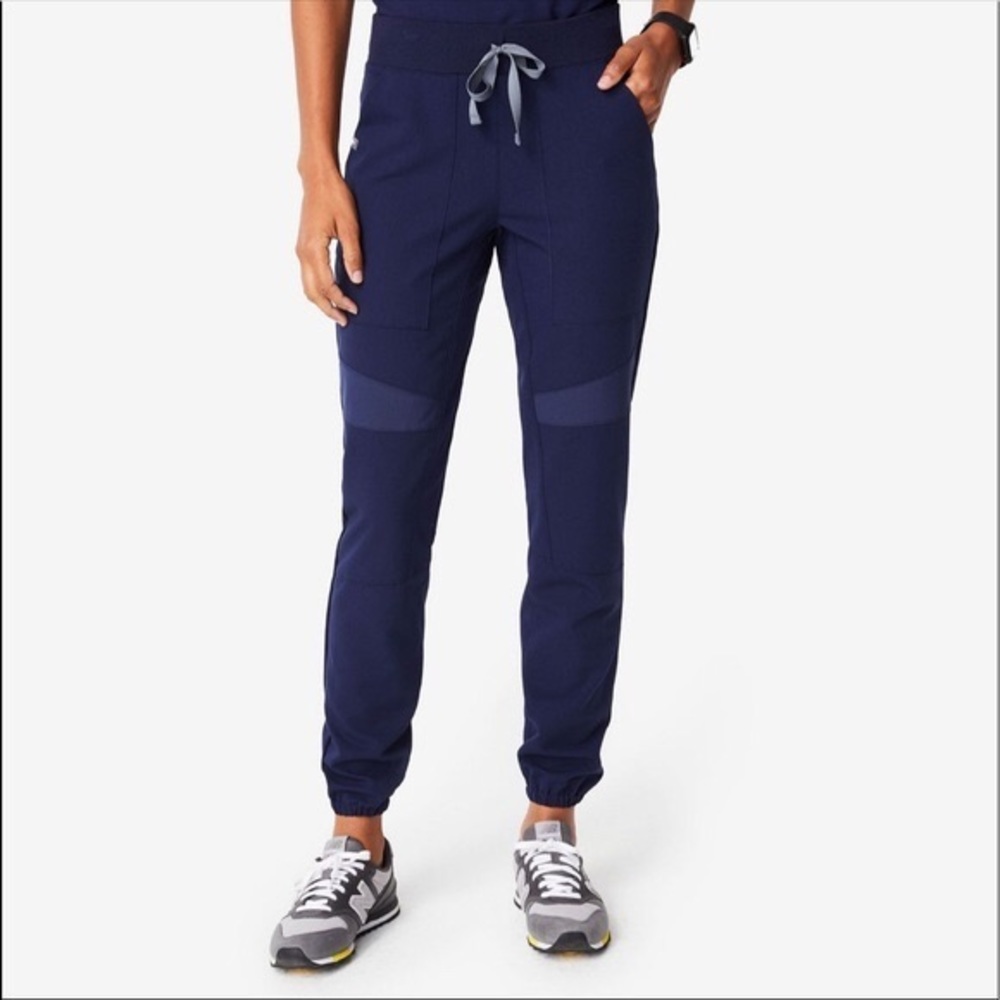 *** SOLD*** Figs 5 pocket scrub joggers